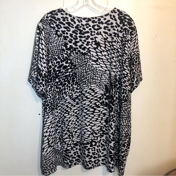 JM Collection Black & White Animal Print Blouse with Embroidery, size 3X - Picture 2 of 8